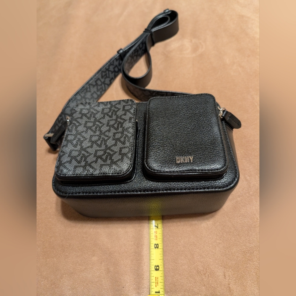 DKNY Tinsley Crossbody or "camera bag" style NWT - Picture 3 of 16